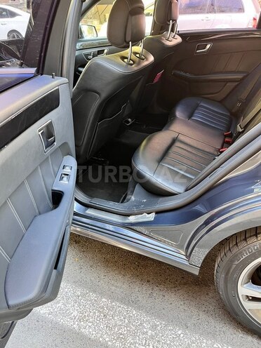 Mercedes E 220-12