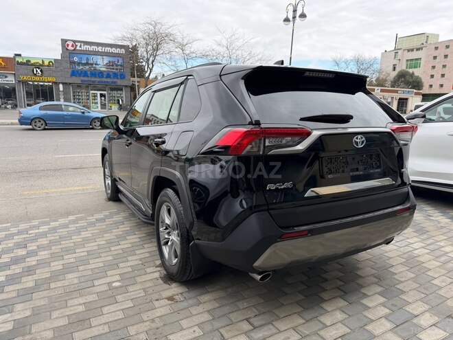 Toyota RAV4-8