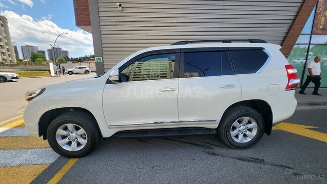 Toyota Land Cruiser Prado-4