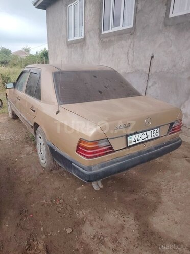 Mercedes 260 E-2