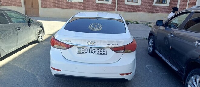 Hyundai Elantra-7