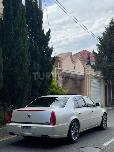 Cadillac DTS-4