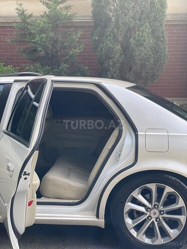 Cadillac DTS-5