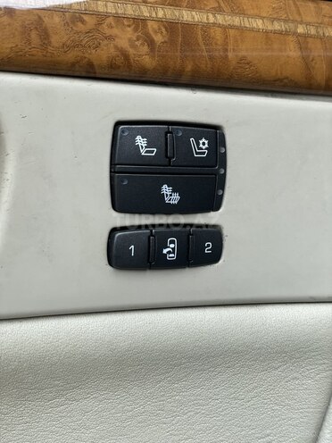 Cadillac DTS-8