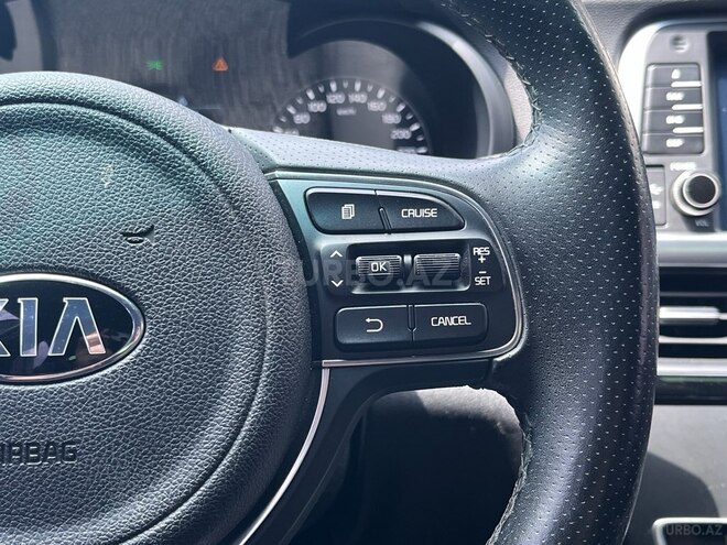 Kia K5-4