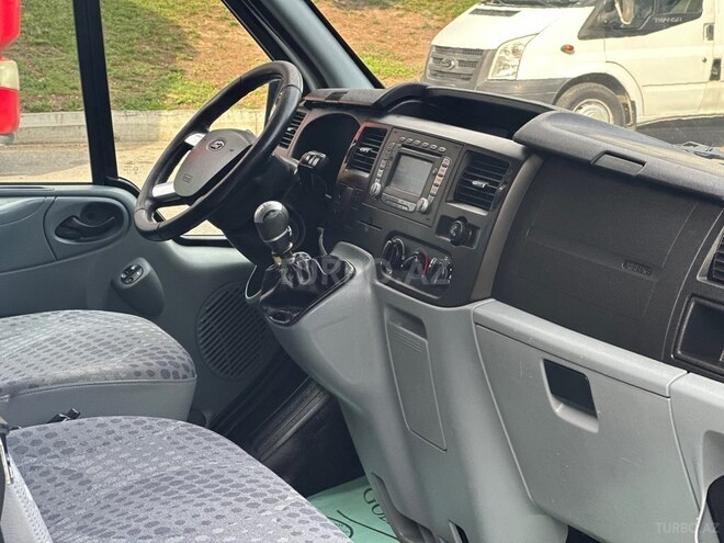 Ford Transit-9