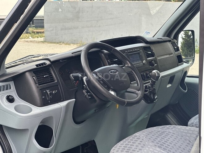 Ford Transit-8