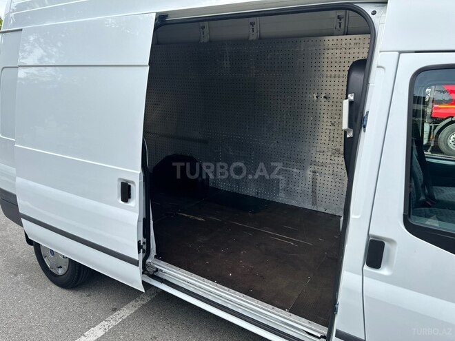 Ford Transit-12