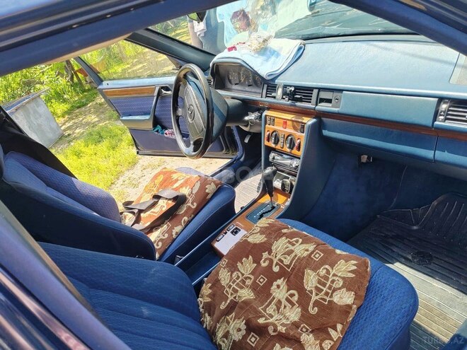 Mercedes 230 E-5