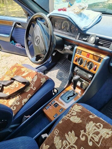 Mercedes 230 E-4