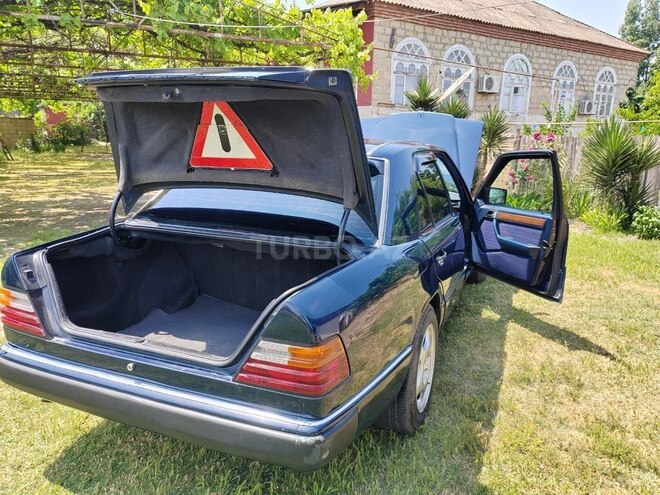 Mercedes 230 E-3