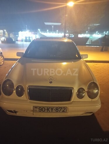 Mercedes E 220-1