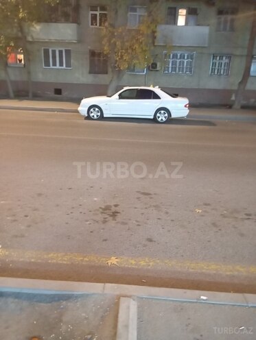 Mercedes E 220-10