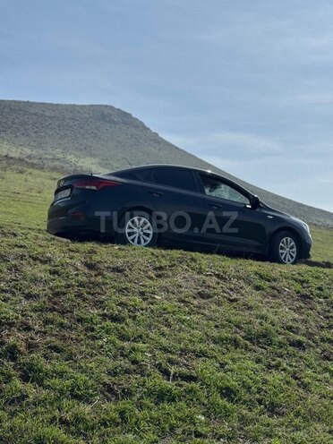 Hyundai Accent-6