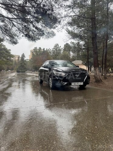 Hyundai Accent-1