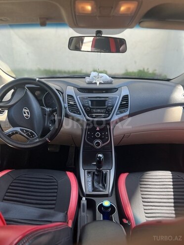 Hyundai Elantra-7