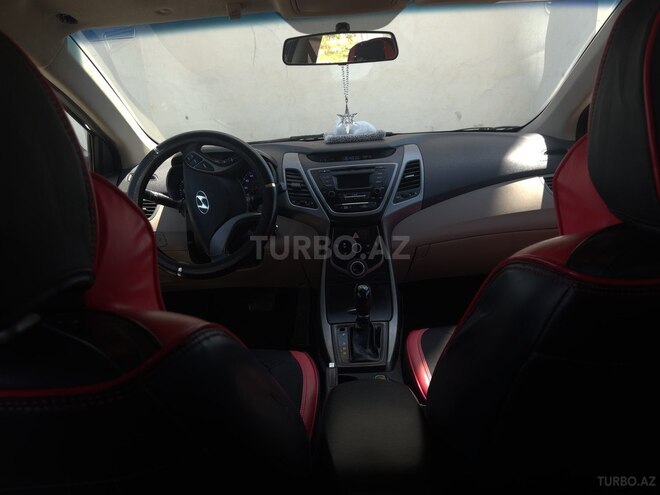 Hyundai Elantra-10