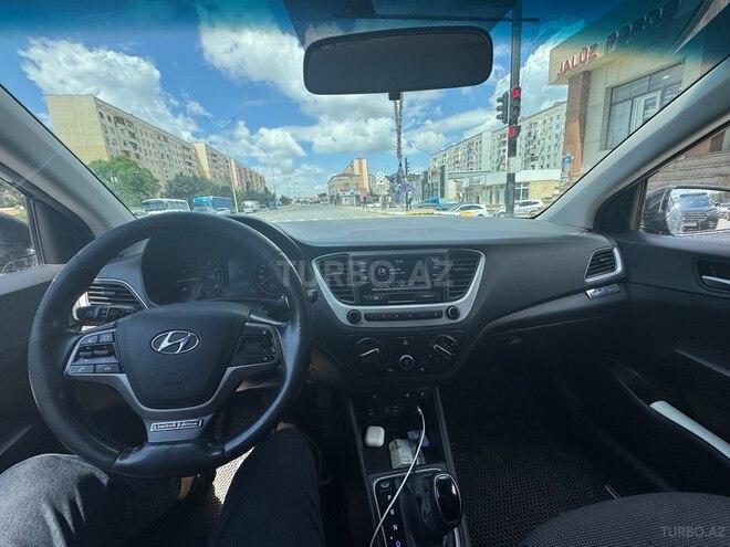 Hyundai Accent-5