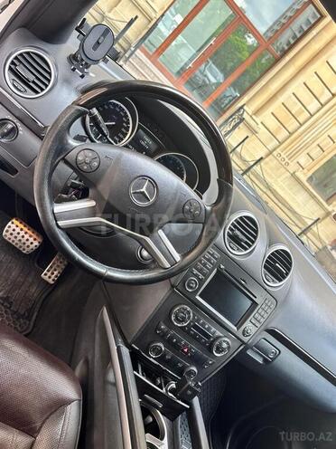 Mercedes GL 550 4MATIC-3