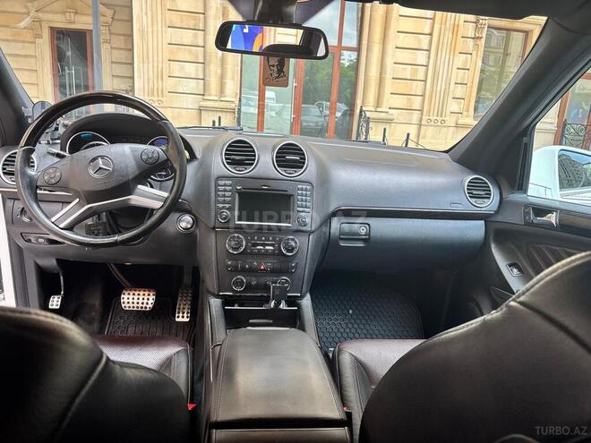 Mercedes GL 550 4MATIC-12