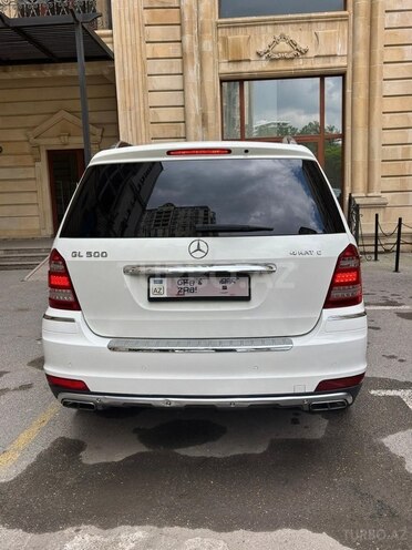 Mercedes GL 550 4MATIC-2