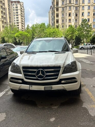Mercedes GL 550 4MATIC-1