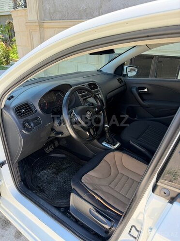 Volkswagen Polo-10