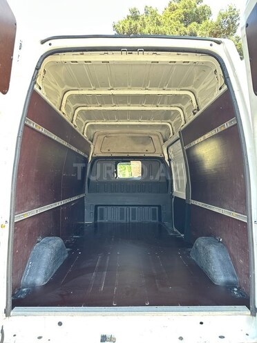 Ford Transit-10