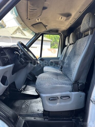 Ford Transit-11