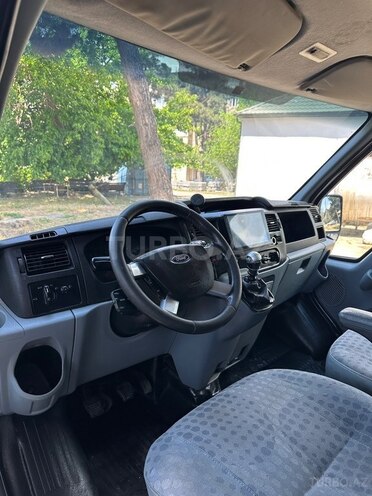 Ford Transit-12