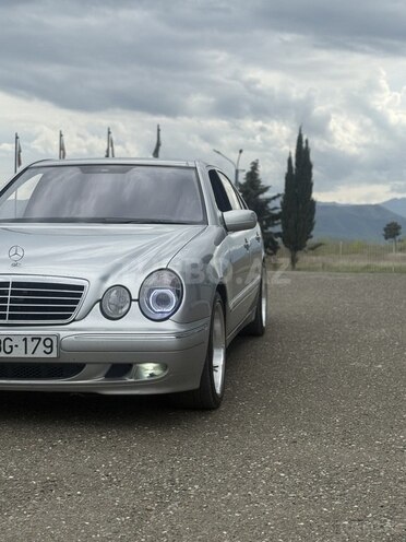 Mercedes E 240-6
