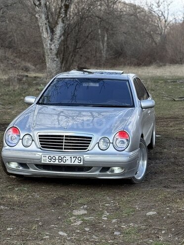 Mercedes E 240-1