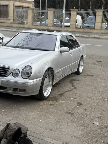 Mercedes E 240-3