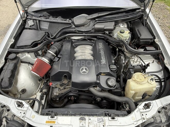 Mercedes E 240-10
