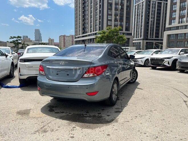 Hyundai Accent-2