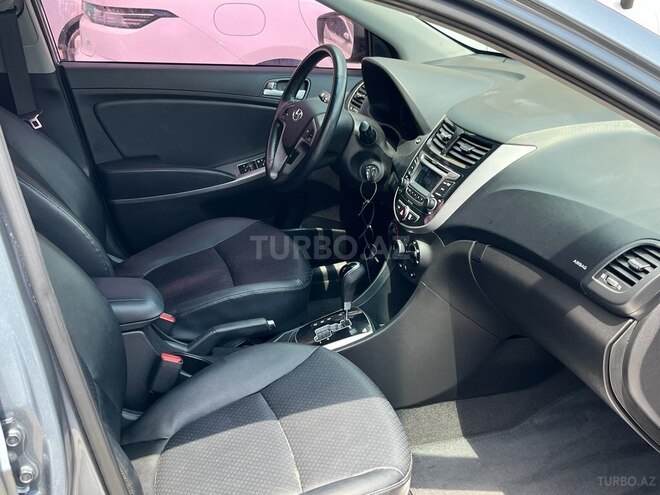 Hyundai Accent-13