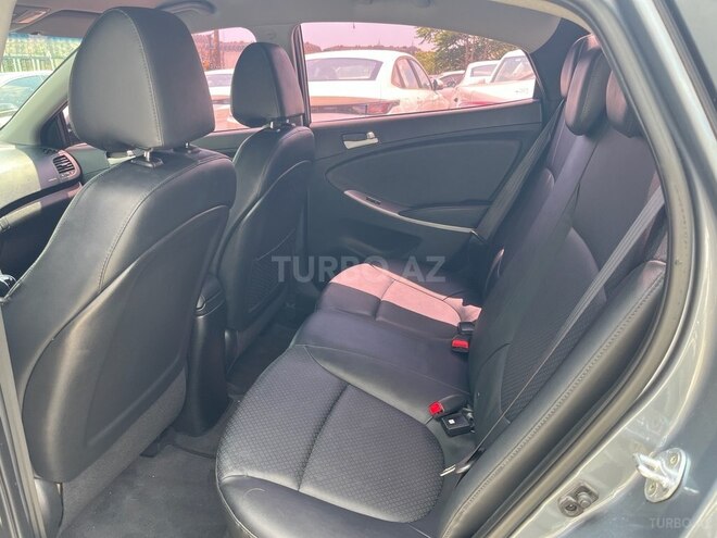 Hyundai Accent-11