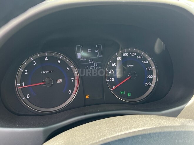 Hyundai Accent-4