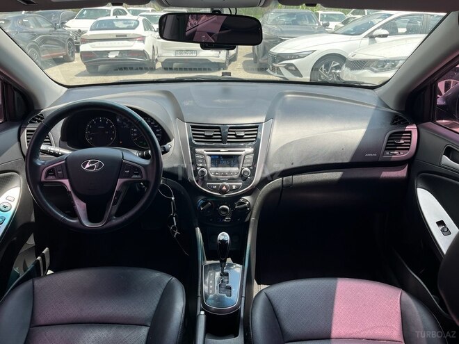 Hyundai Accent-10