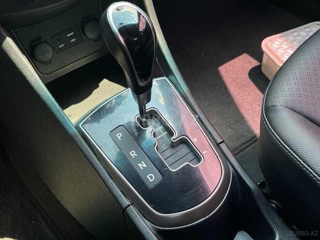 Hyundai Accent-9