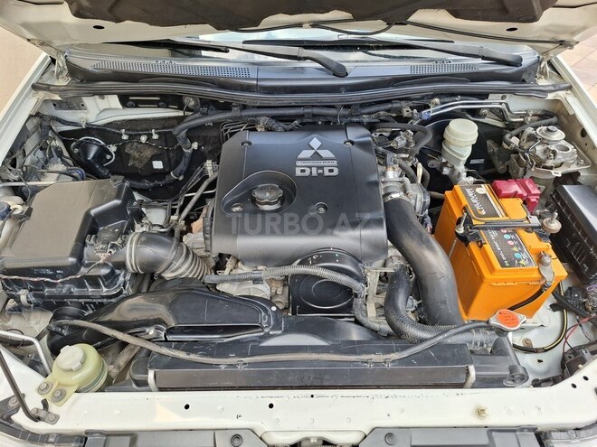 Mitsubishi L200-12