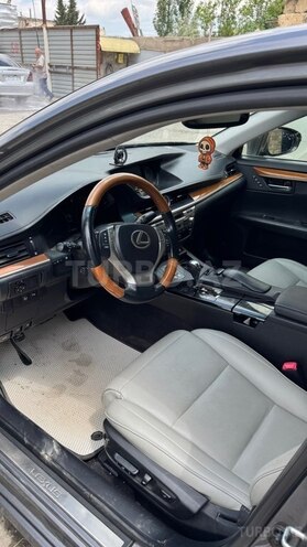 Lexus ES 300h-8