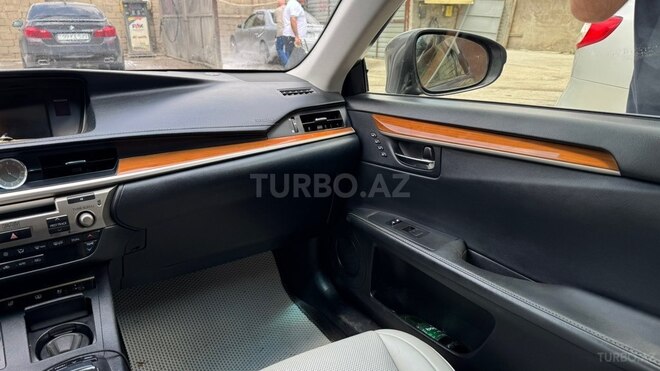 Lexus ES 300h-10