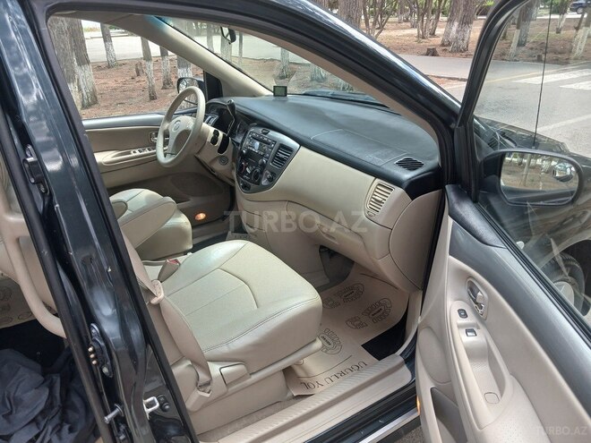 Mazda MPV-9