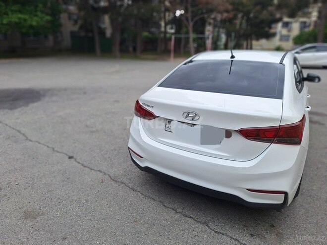 Hyundai Accent-7