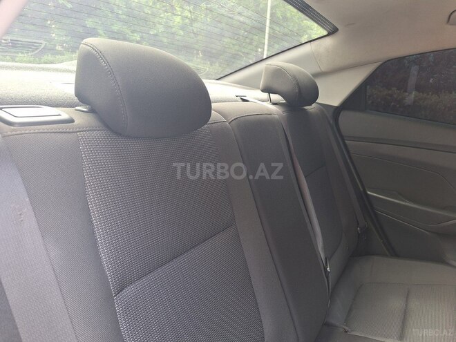 Hyundai Accent-2