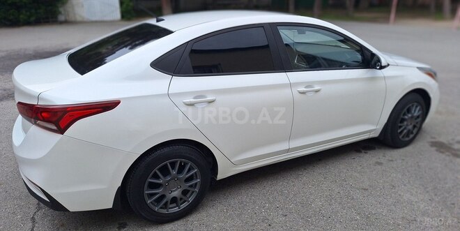 Hyundai Accent-5