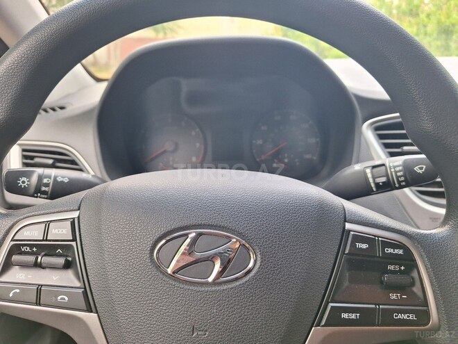 Hyundai Accent-3