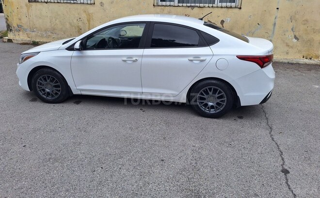 Hyundai Accent-8