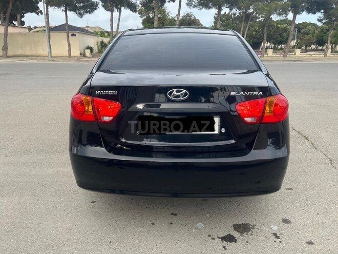 Hyundai Elantra-4